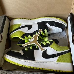 Jordan 1 Low SE Black Cyber